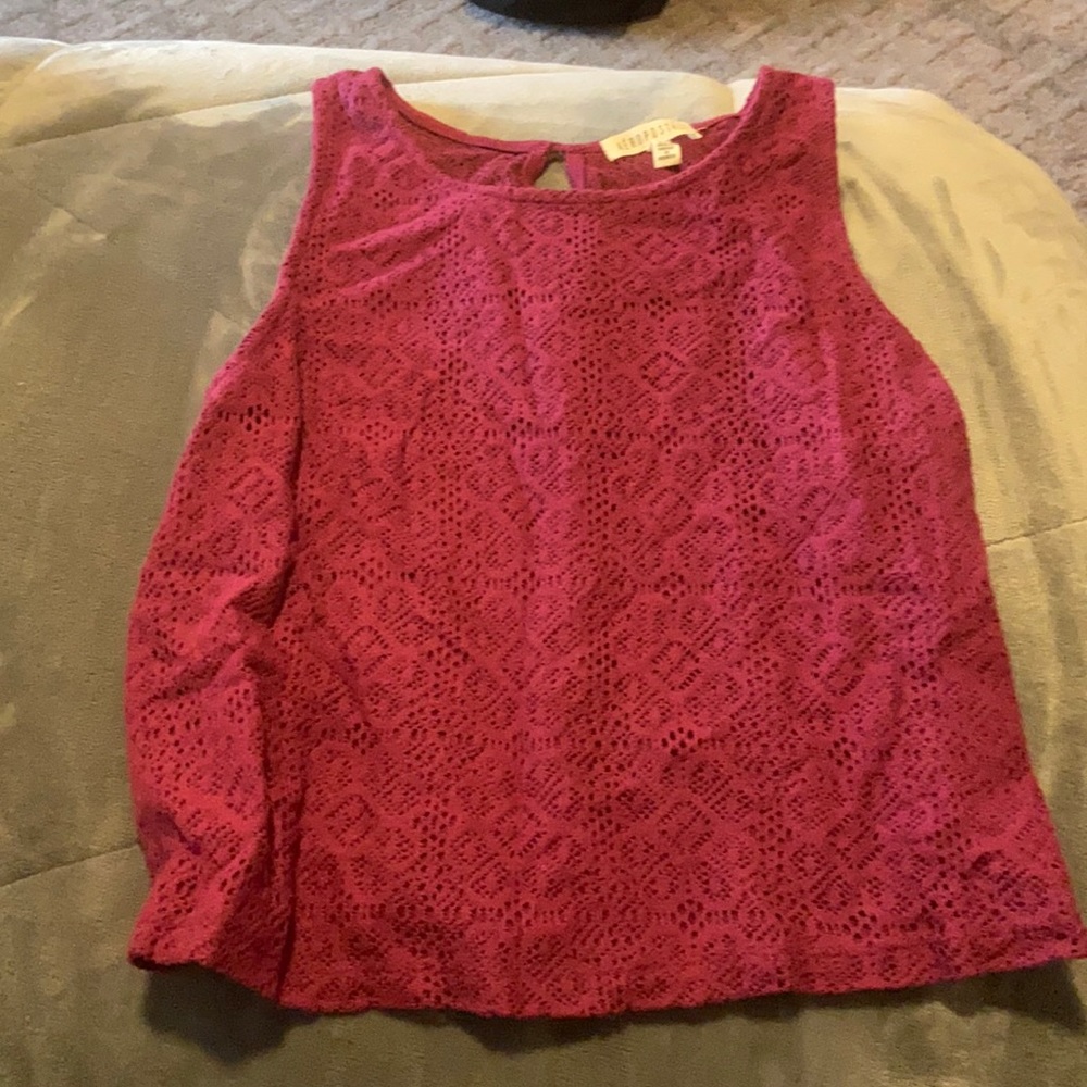 Magenta flow top